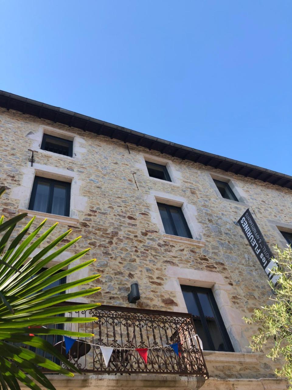 Appart'Hotel Les Fleurines By Urban Style Villefranche-de-Rouergue Exterior foto